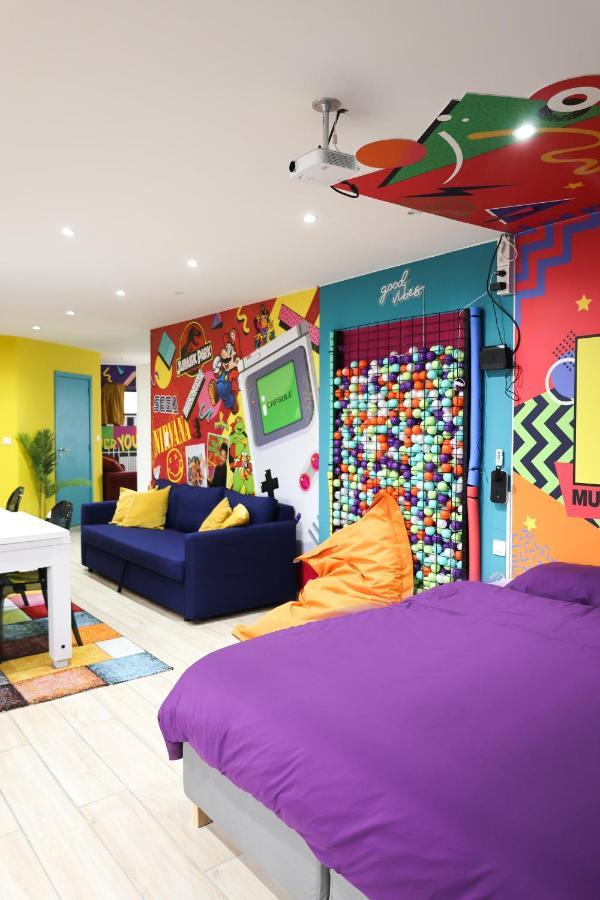 Capsule 90'S - Balneo - Sauna - Flipper - Billard - Netflix - Nintendo Switch & Jeux - Mons  Exterior foto