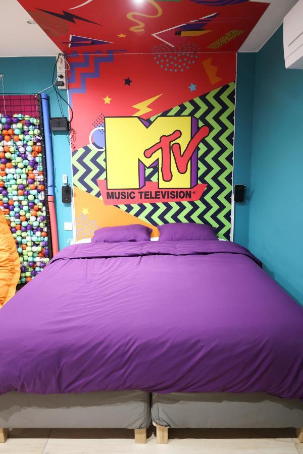 Capsule 90'S - Balneo - Sauna - Flipper - Billard - Netflix - Nintendo Switch & Jeux - Mons  Exterior foto