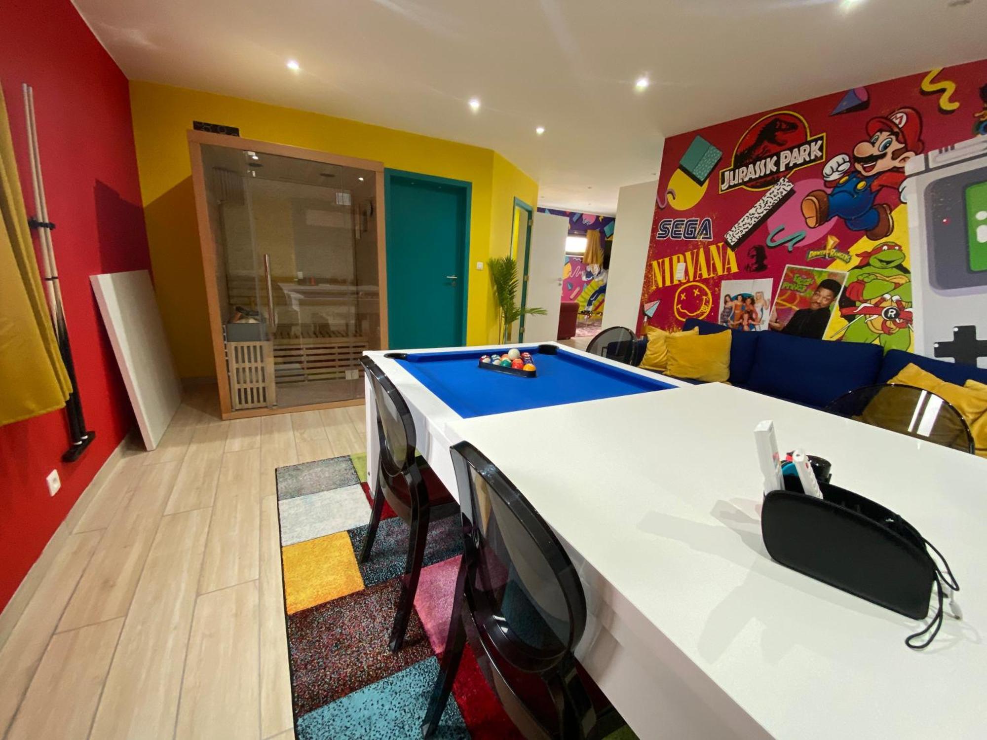 Capsule 90'S - Balneo - Sauna - Flipper - Billard - Netflix - Nintendo Switch & Jeux - Mons  Exterior foto