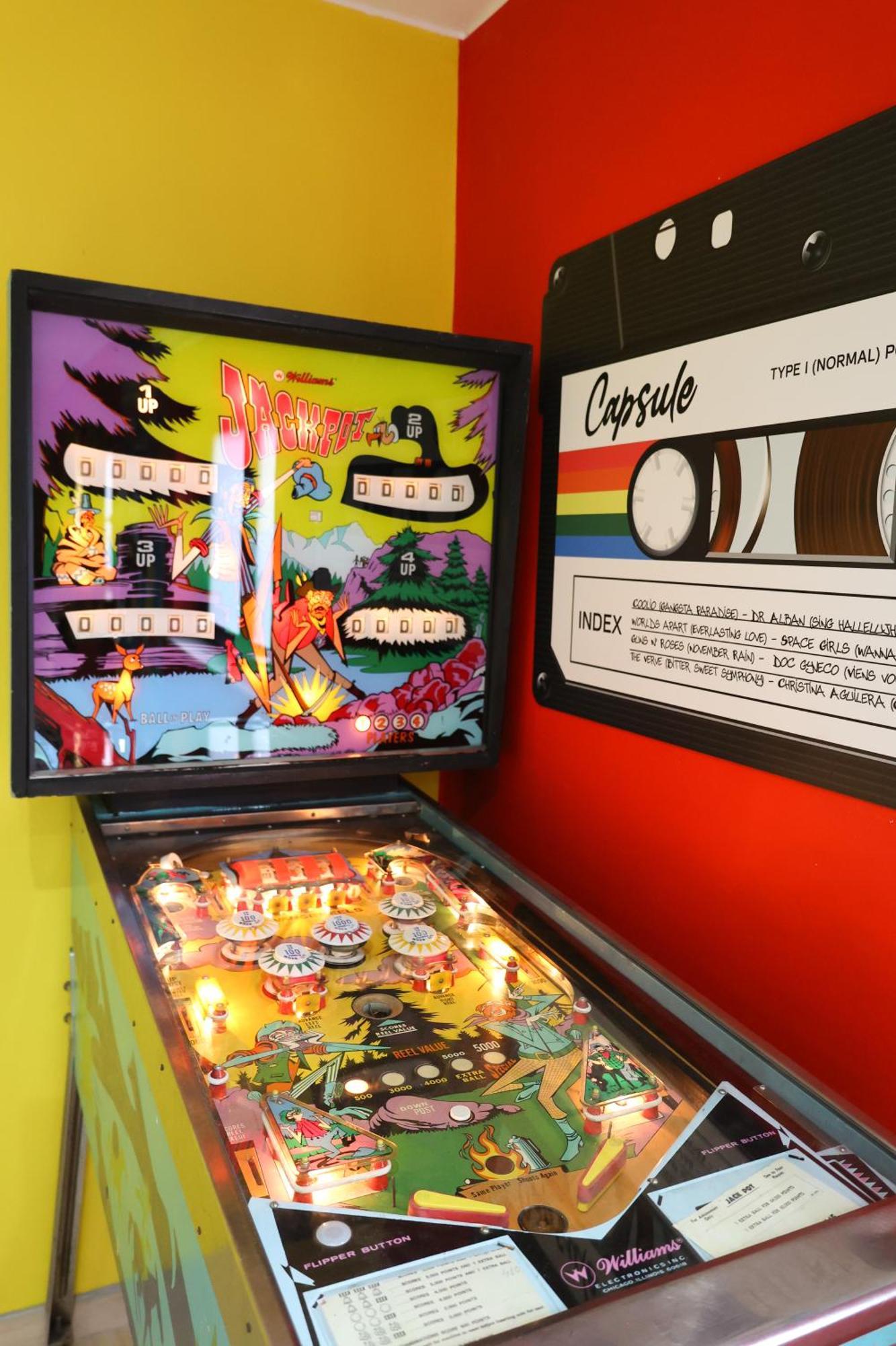 Capsule 90'S - Balneo - Sauna - Flipper - Billard - Netflix - Nintendo Switch & Jeux - Mons  Exterior foto